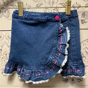 💥4/$20💥 💙🩷 Guess Girl Embroidered Blue Denim Skirt with Raw Hem Size 3